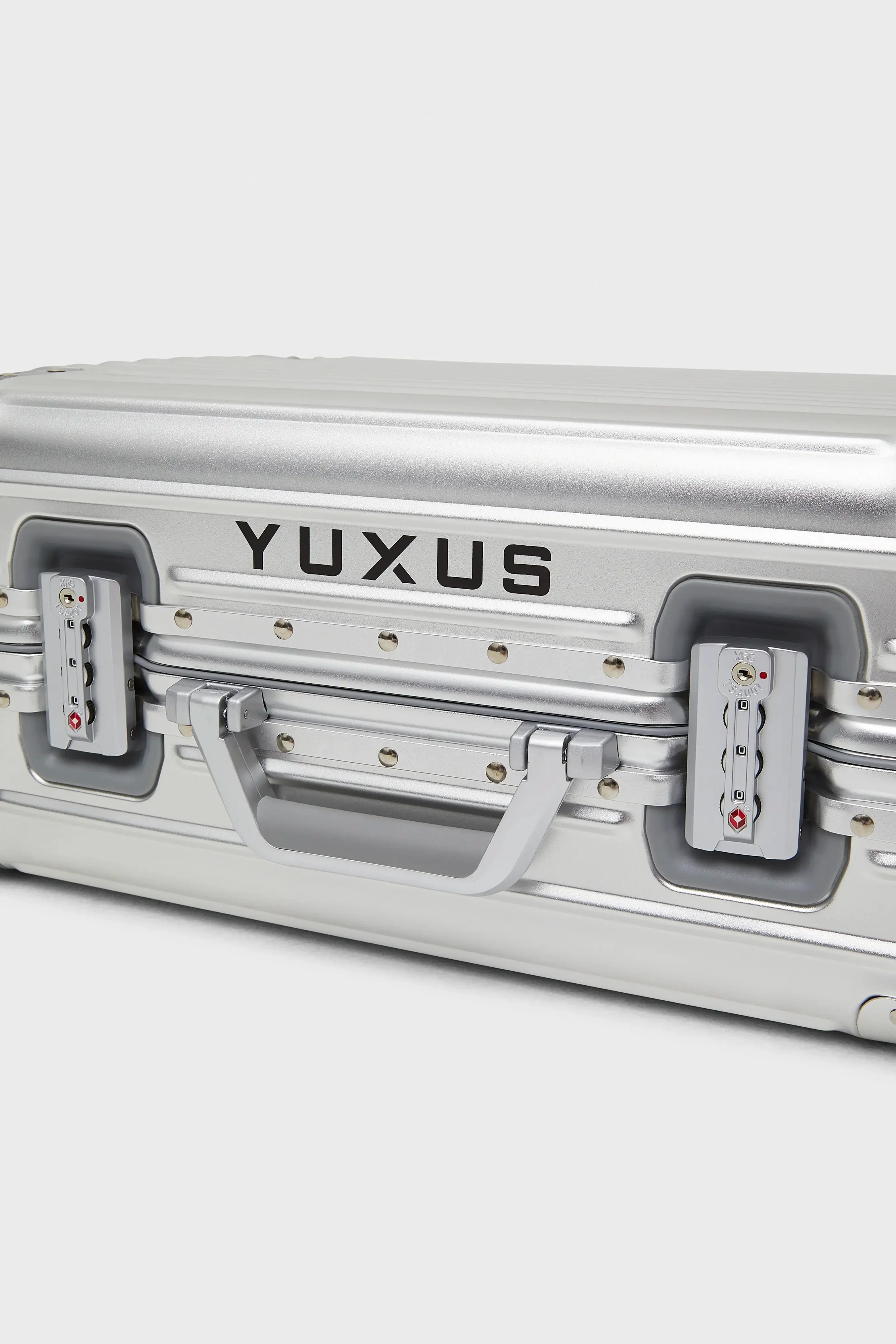 SILVER "VOYAGER" SUITCASE - Image 4